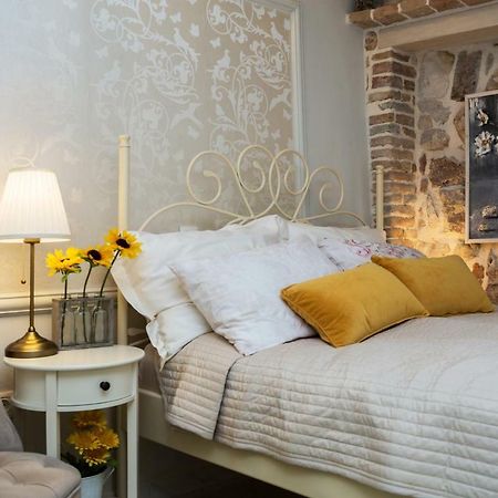 Studio Yellow Flower Rovinj Bagian luar foto