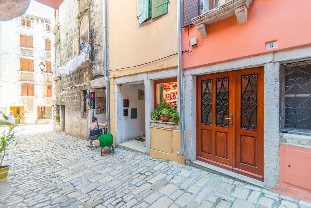 Studio Yellow Flower Rovinj Bagian luar foto