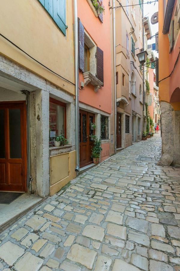 Studio Yellow Flower Rovinj Bagian luar foto